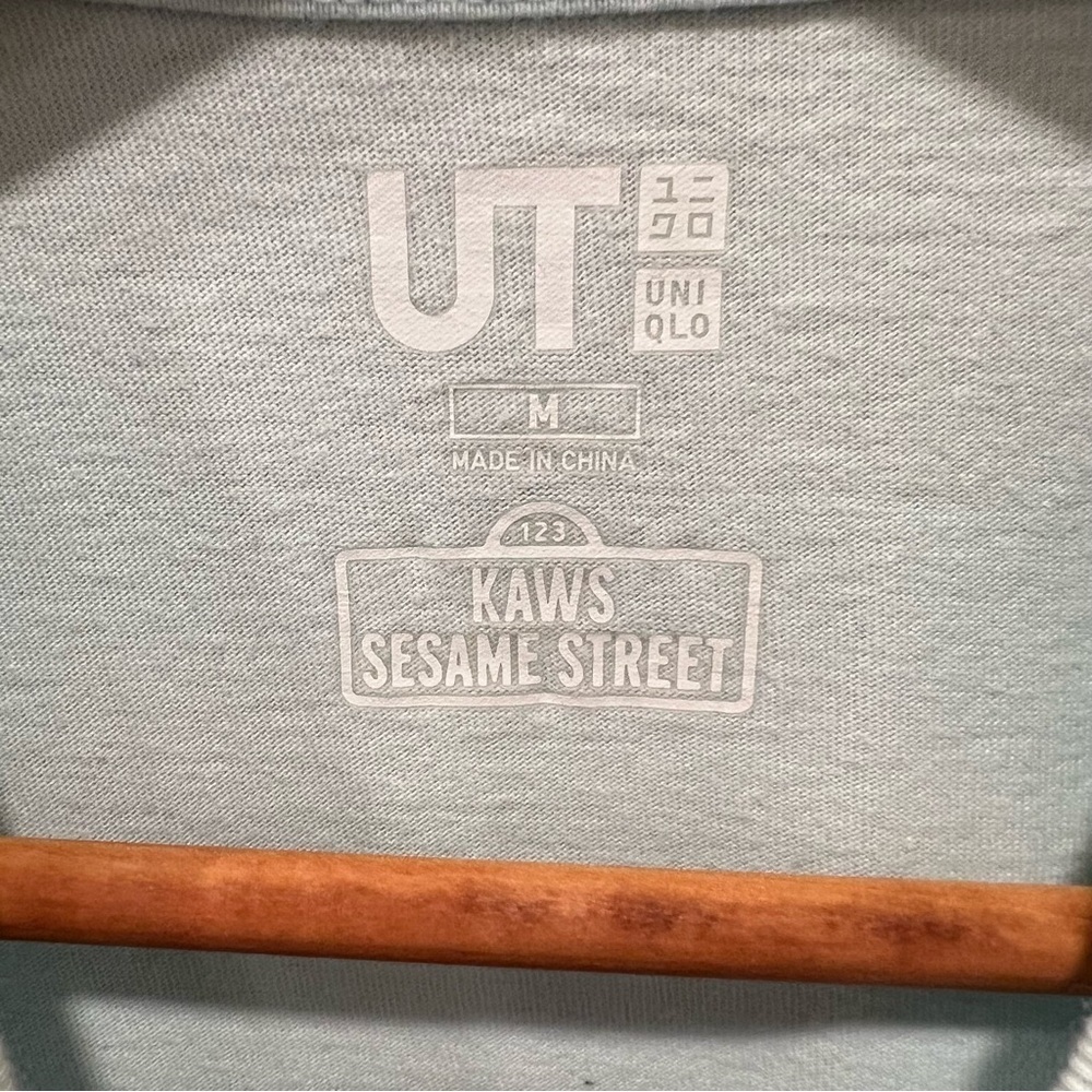 Uniqlo Kaws T-Shirt Men's Med Sesame Street Elmo Cookie Monster Light Blue Tee - Picture 3 of 6